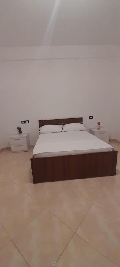 Casa Intera La Paghi Come Una Camera The Home With The Price Of A Room ดูร์เรส ภายนอก รูปภาพ