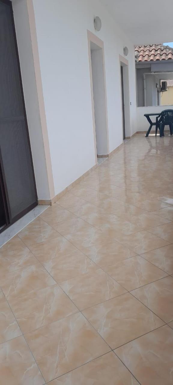 Casa Intera La Paghi Come Una Camera The Home With The Price Of A Room ดูร์เรส ภายนอก รูปภาพ