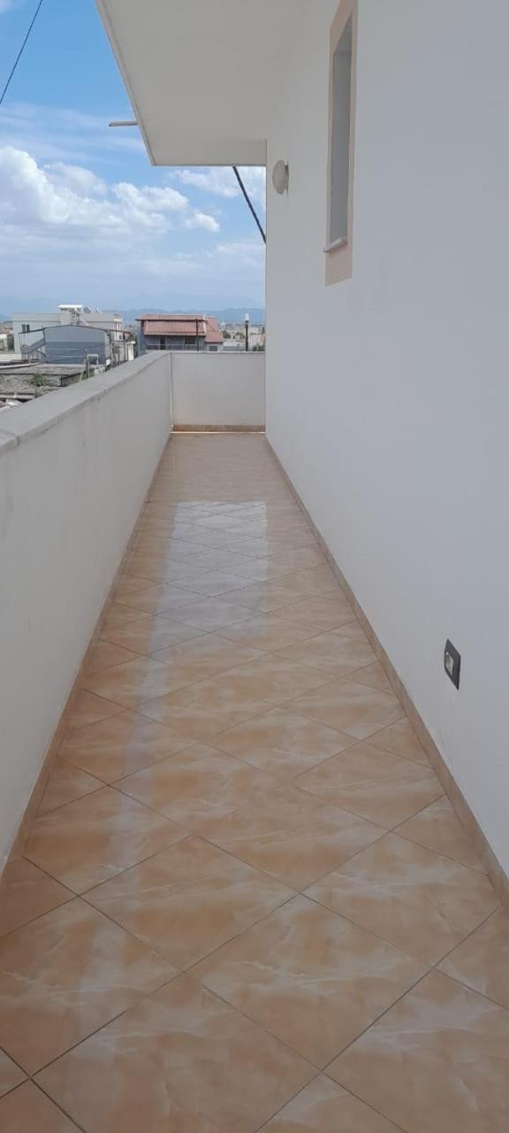 Casa Intera La Paghi Come Una Camera The Home With The Price Of A Room ดูร์เรส ภายนอก รูปภาพ